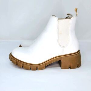 Steve Madden Howler Chelsea Ankle Boots Women’s Size 8.5 White Lug Sole
